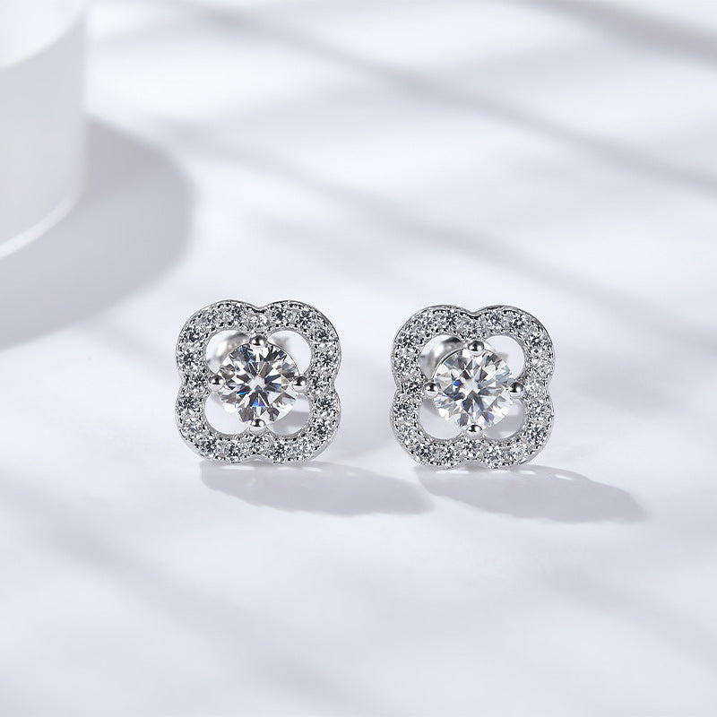 New Winter Small Fresh Lucky Clover Stud Earrings with Petals Inlaid with Moissanite Wild Sterling Silver Plated with 18K Gold