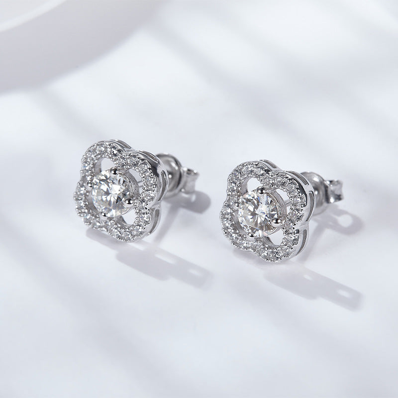 New Winter Small Fresh Lucky Clover Stud Earrings with Petals Inlaid with Moissanite Wild Sterling Silver Plated with 18K Gold