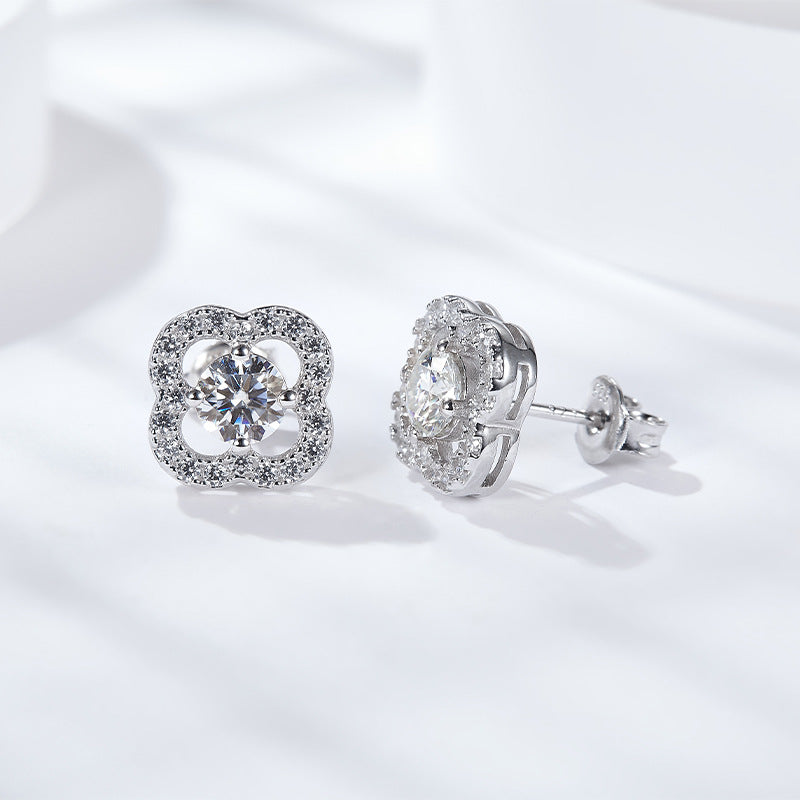 New Winter Small Fresh Lucky Clover Stud Earrings with Petals Inlaid with Moissanite Wild Sterling Silver Plated with 18K Gold