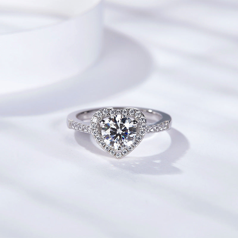 New gift women's European and American special-shaped 18k gold finger ring on behalf of the closed mouth 925 silver heart-shaped moissanite ring