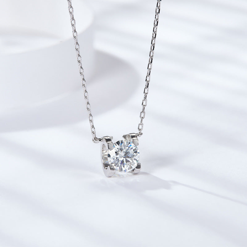 Classic bull head model 1 carat silver inlaid moissanite necklace pendant moissanite jewelry ladies clavicle chain