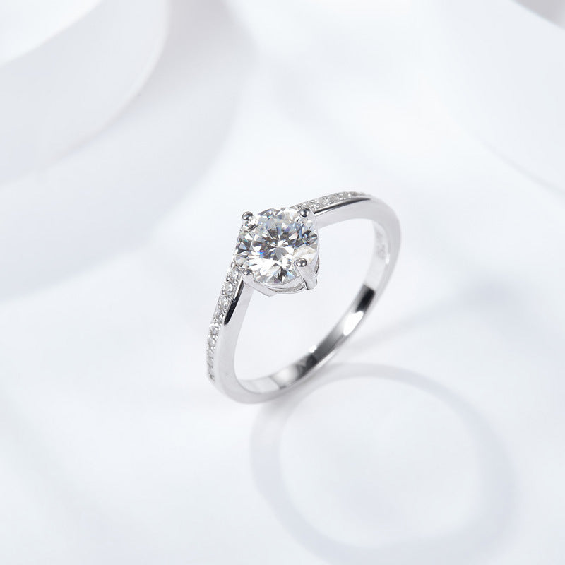 Princess Crown V-Ring Wall Authentic 1 Carat Moissanite Silver Plated 18K White Gold Spot Closed Mouth Ring for Women