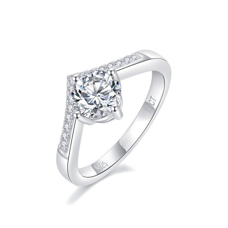 Princess Crown V-Ring Wall Authentic 1 Carat Moissanite Silver Plated 18K White Gold Spot Closed Mouth Ring for Women