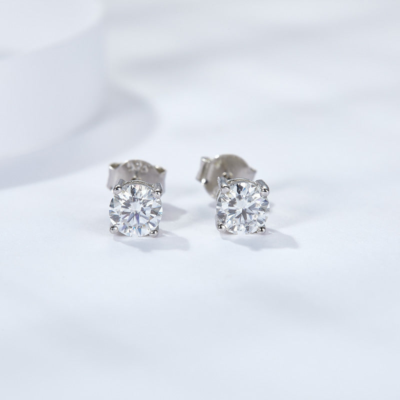 50 points - 1 carat classic four claws 925 silver fashion light luxury moissanite stud earrings