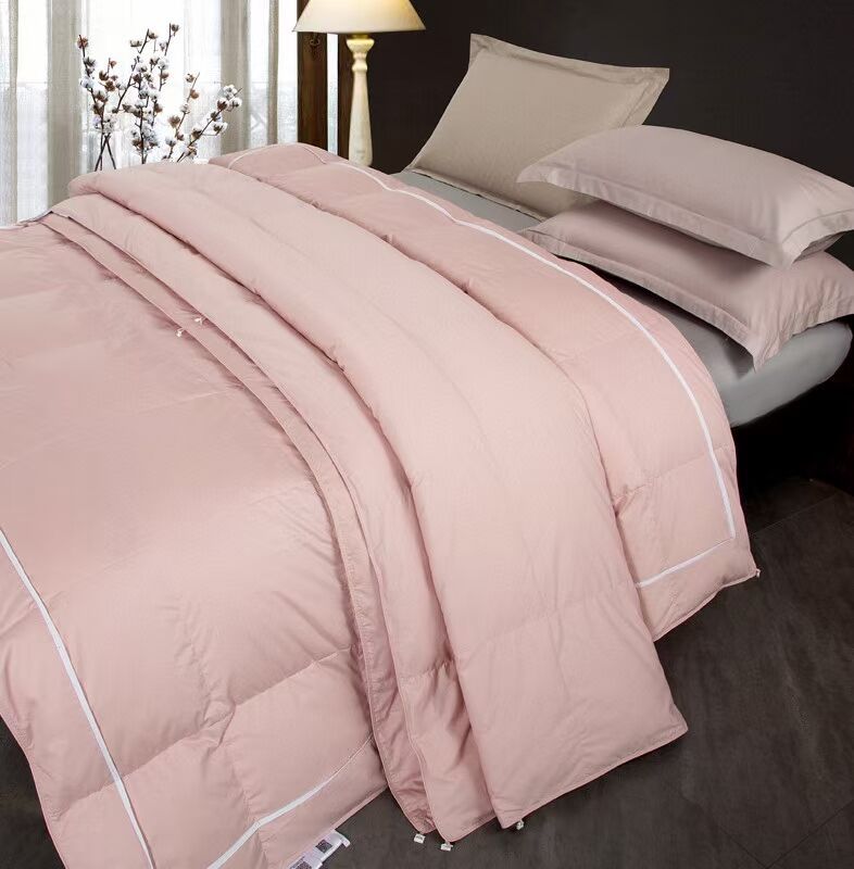 The two-in-one zipper model is 100 pieces of down and 95 white goose down quilts for four seasons, and the quilt core is thickened in winter, spring and autumn